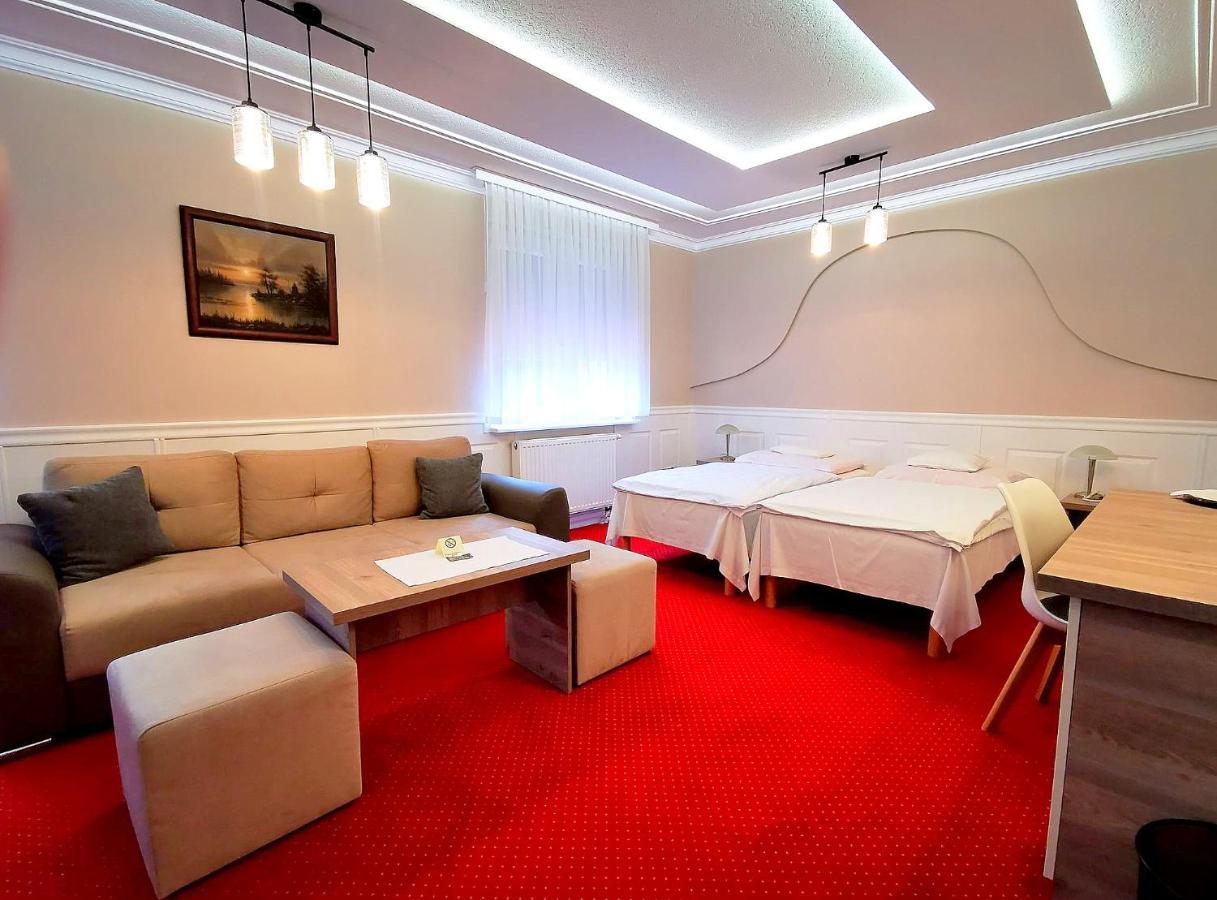 Hotel Dom Nad Rzeka à Skwierzyna Extérieur photo