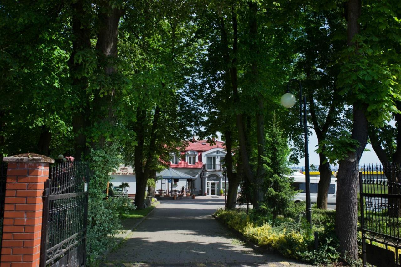 Hotel Dom Nad Rzeka à Skwierzyna Extérieur photo