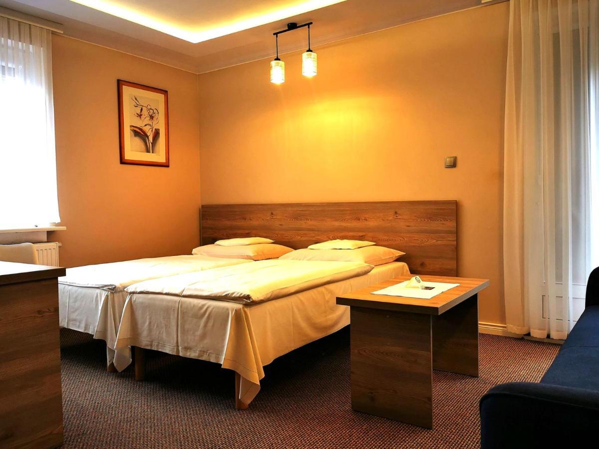 Hotel Dom Nad Rzeka à Skwierzyna Extérieur photo