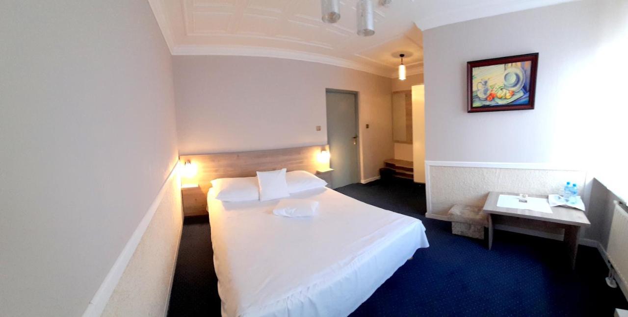 Hotel Dom Nad Rzeka à Skwierzyna Extérieur photo
