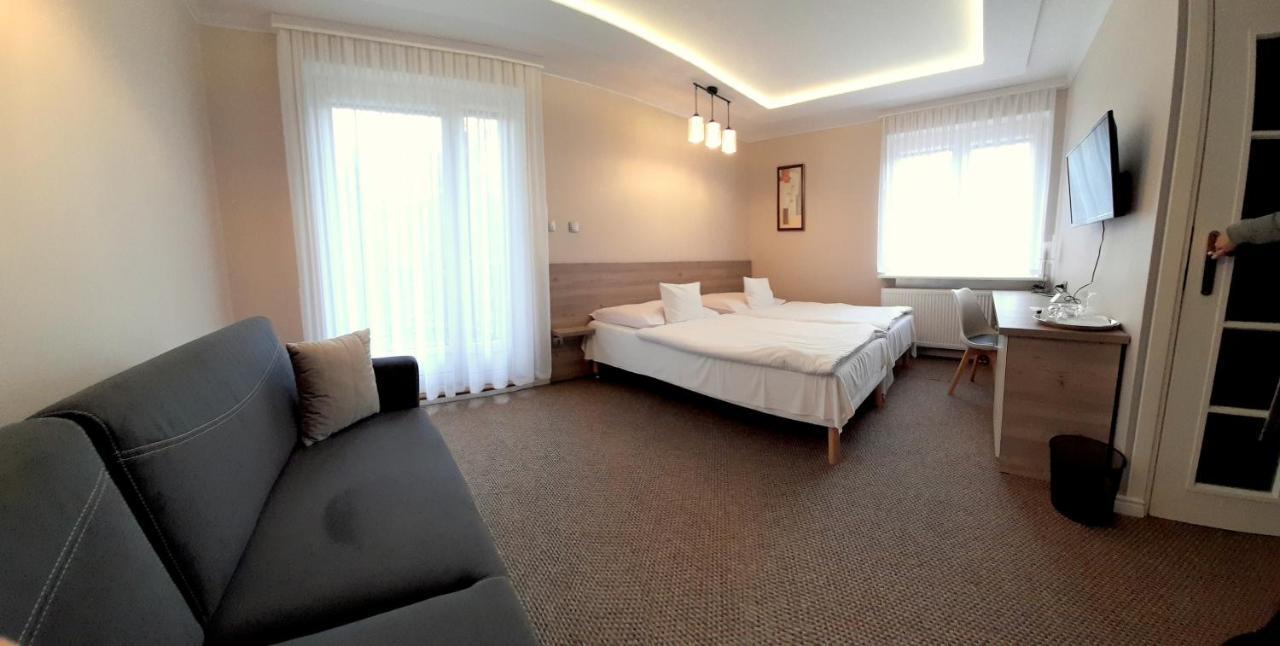 Hotel Dom Nad Rzeka à Skwierzyna Extérieur photo