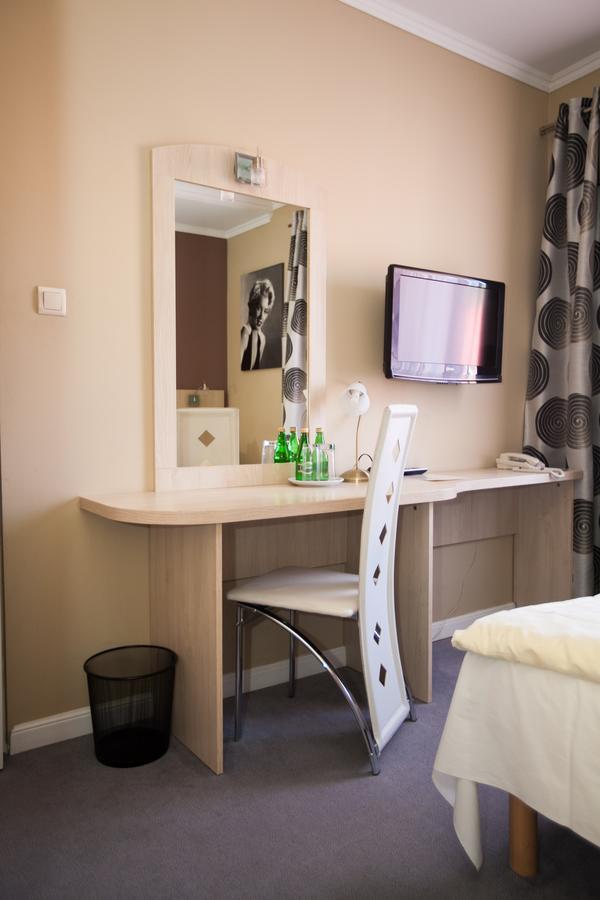 Hotel Dom Nad Rzeka à Skwierzyna Chambre photo