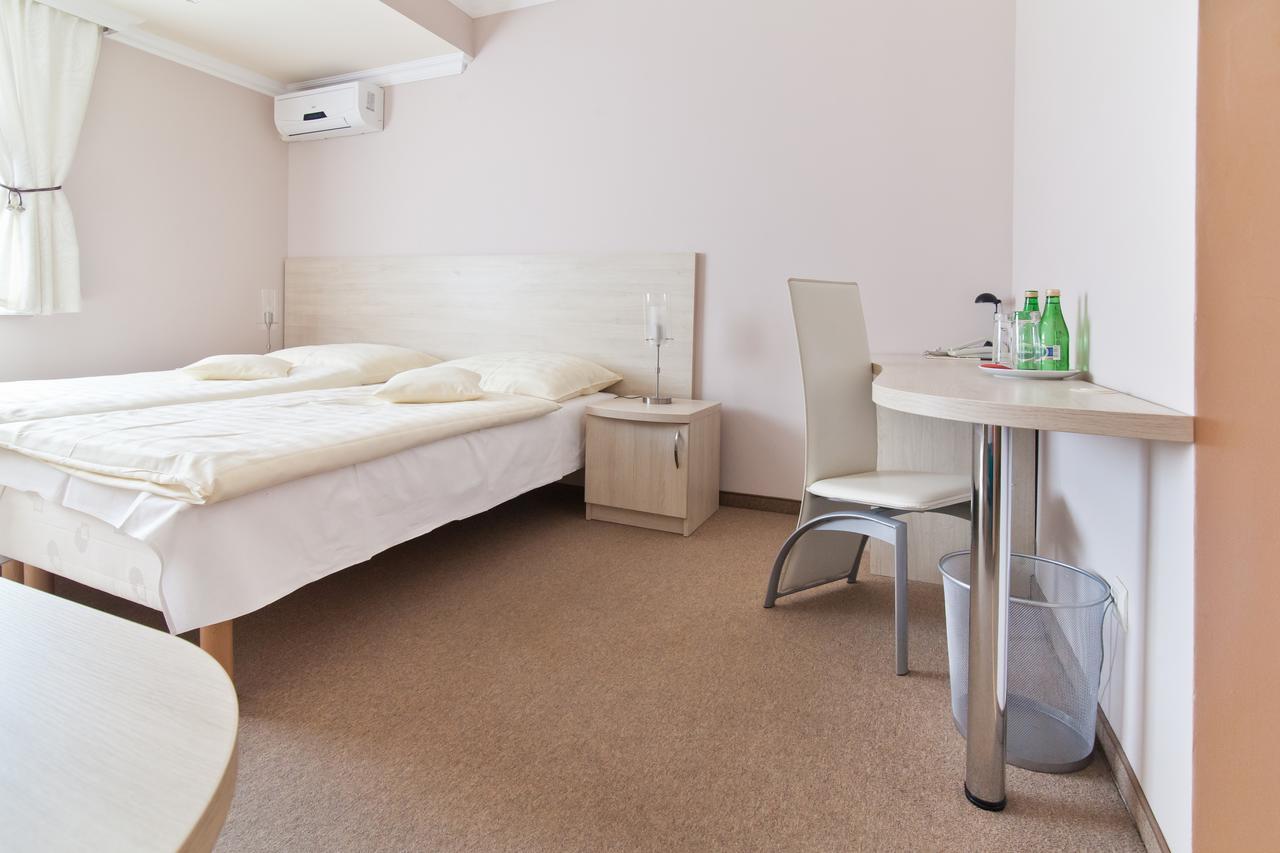 Hotel Dom Nad Rzeka à Skwierzyna Chambre photo