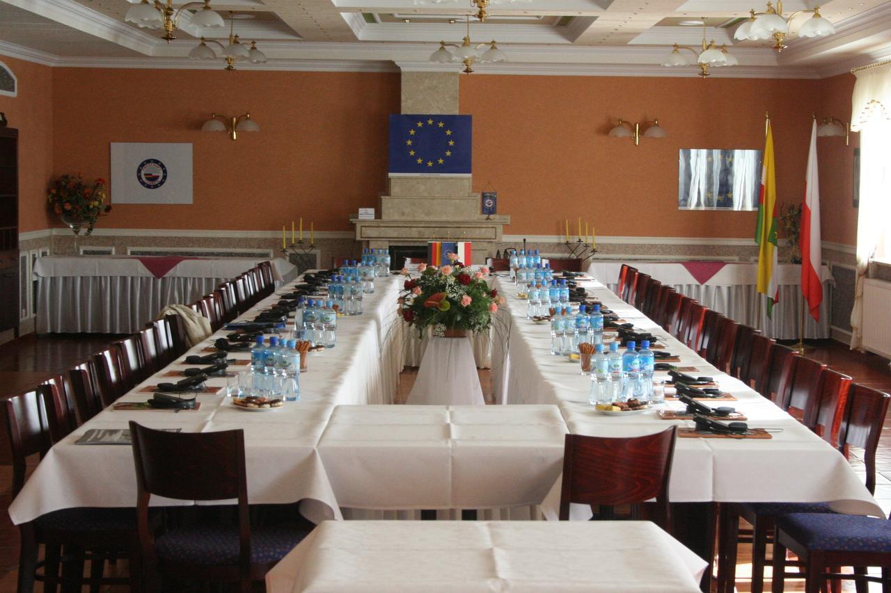 Hotel Dom Nad Rzeka à Skwierzyna Extérieur photo