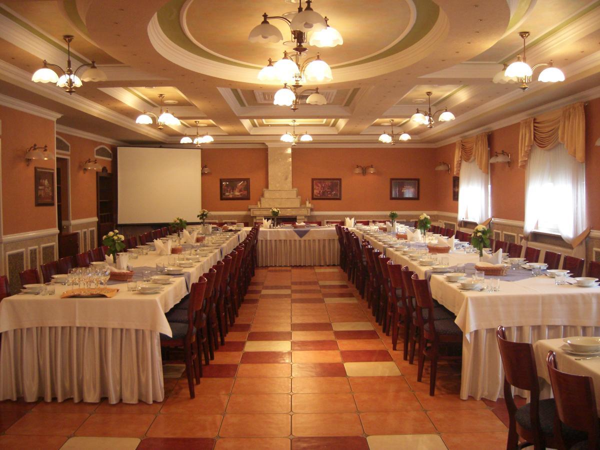 Hotel Dom Nad Rzeka à Skwierzyna Extérieur photo