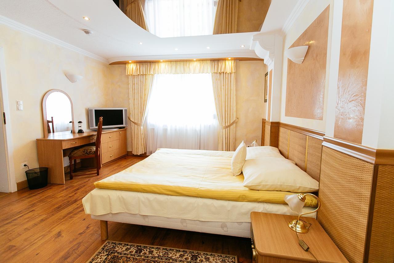Hotel Dom Nad Rzeka à Skwierzyna Extérieur photo