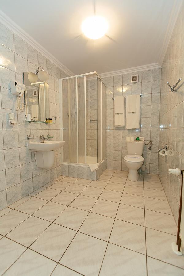 Hotel Dom Nad Rzeka à Skwierzyna Extérieur photo