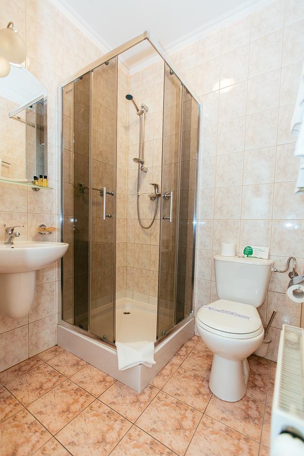 Hotel Dom Nad Rzeka à Skwierzyna Extérieur photo