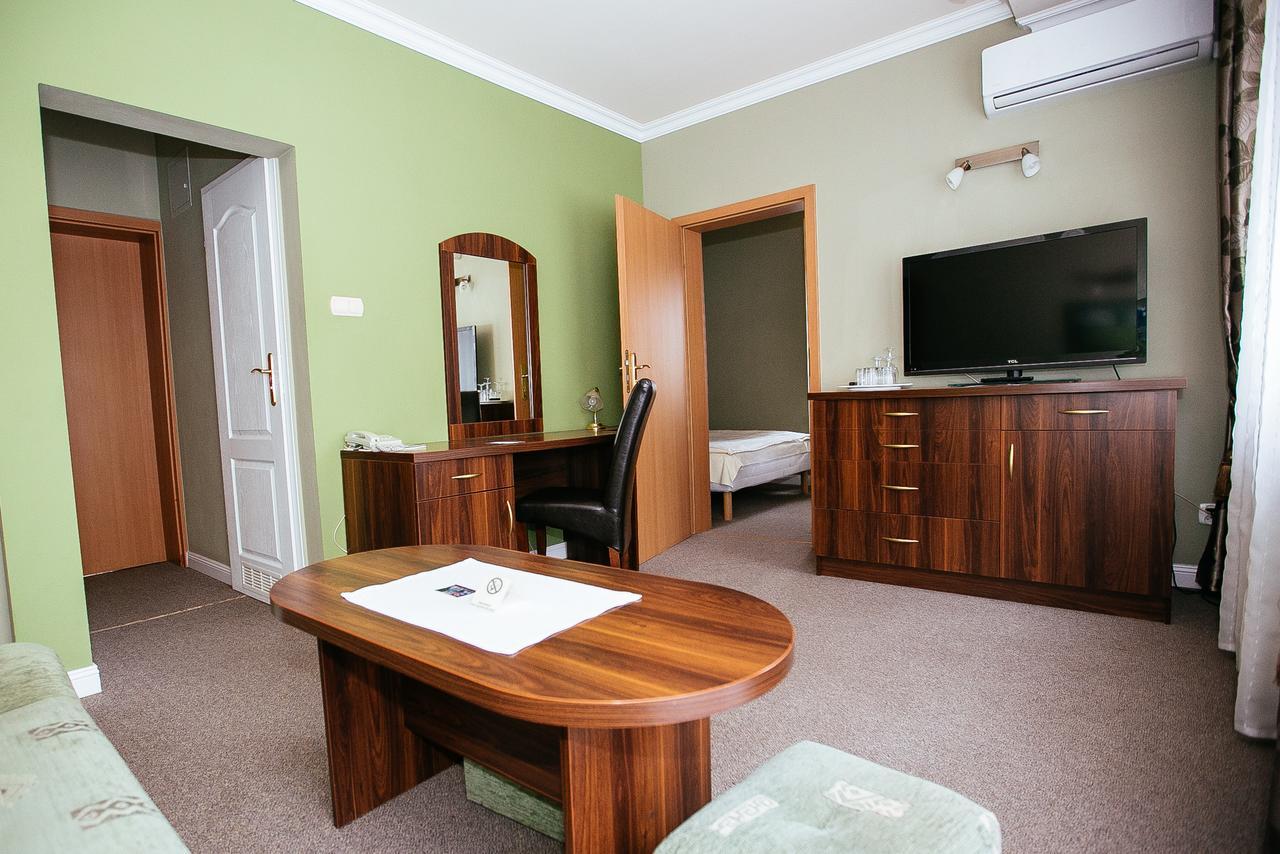 Hotel Dom Nad Rzeka à Skwierzyna Extérieur photo