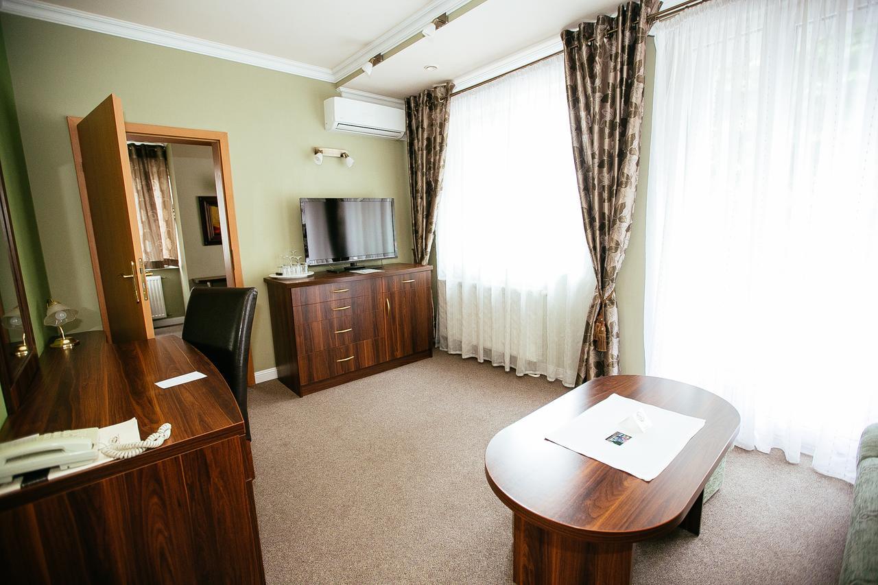 Hotel Dom Nad Rzeka à Skwierzyna Extérieur photo