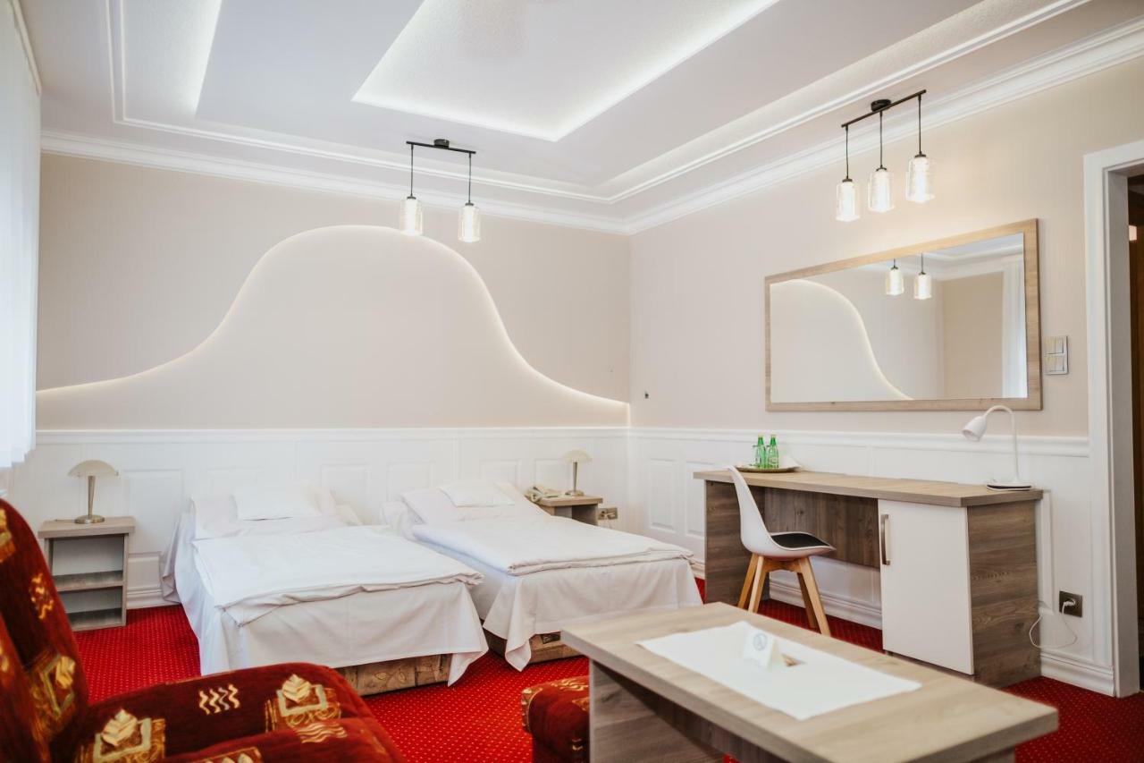 Hotel Dom Nad Rzeka à Skwierzyna Extérieur photo