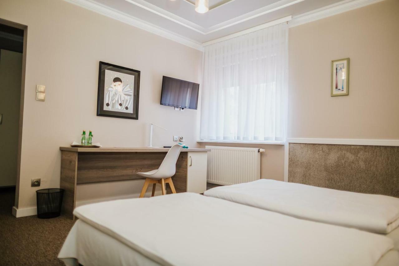 Hotel Dom Nad Rzeka à Skwierzyna Extérieur photo