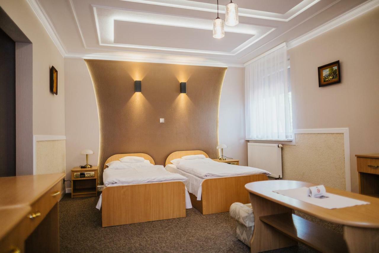 Hotel Dom Nad Rzeka à Skwierzyna Extérieur photo