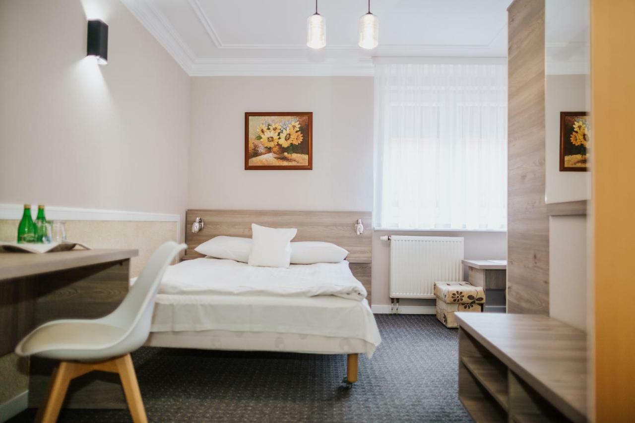 Hotel Dom Nad Rzeka à Skwierzyna Extérieur photo