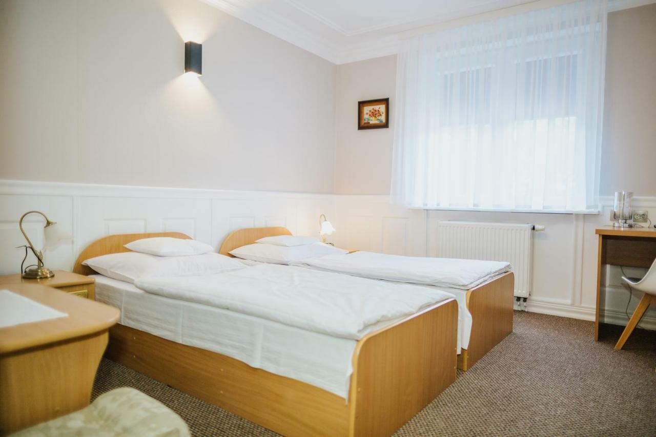 Hotel Dom Nad Rzeka à Skwierzyna Extérieur photo