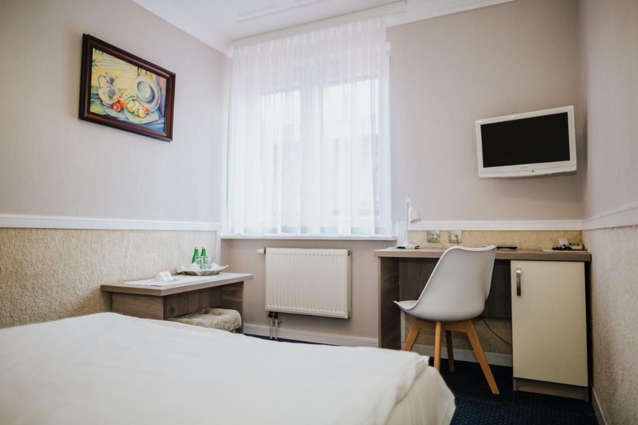 Hotel Dom Nad Rzeka à Skwierzyna Extérieur photo